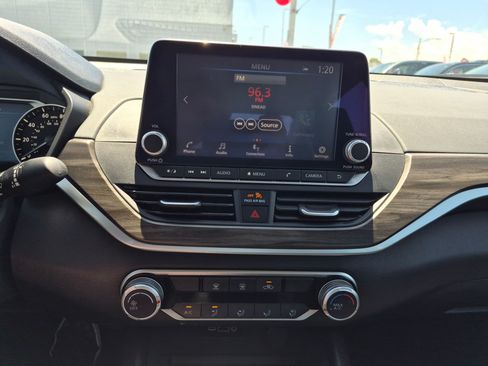 Used 2025 Nissan Altima 2.5 SV FWD image 26