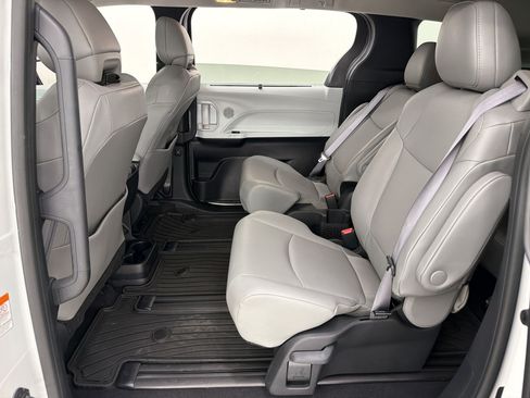 Used 2025 Toyota Sienna XLE w/ XLE Plus Package AWD/4WD image 21