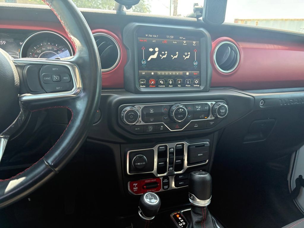 Used 2022 Jeep Wrangler Unlimited Rubicon w/ LED Lighting Group AWD/4WD image 19