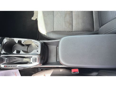 Used 2025 Chevrolet Trax LT FWD image 17