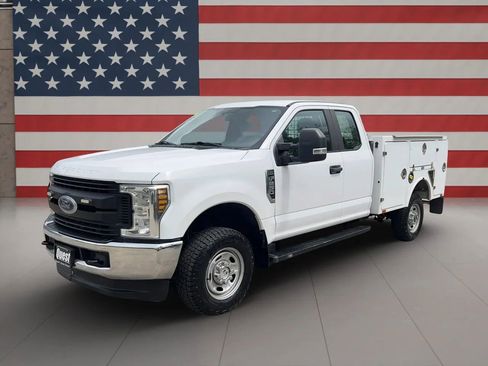 Used 2018 Ford F250 XL w/ Power Equipment Group AWD/4WD image 7