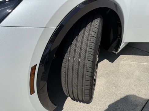 Certified 2025 Toyota Prius Plug-In Hybrid image 33