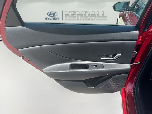 Used 2025 Hyundai Elantra SE FWD image 22