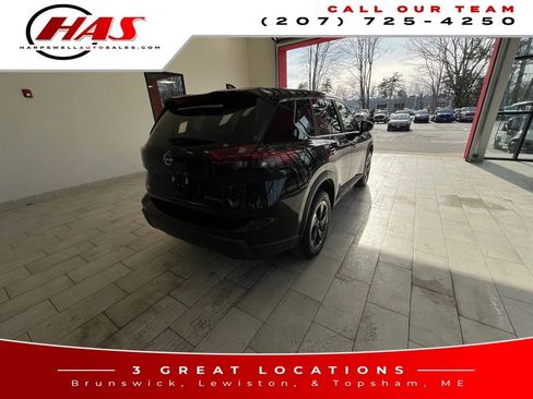 Used 2024 Nissan Rogue SV image 6