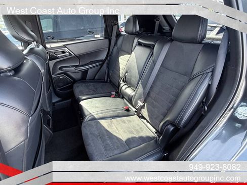 Used 2025 Mitsubishi Outlander SE image 12