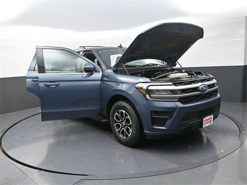 Used 2022 Ford Expedition XLT image 35