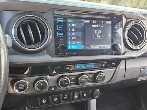 Used 2017 Toyota Tacoma TRD Sport image 21