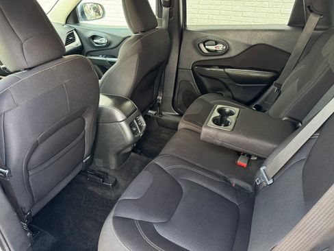 Used 2015 Jeep Cherokee Latitude w/ Comfort/Convenience Group AWD/4WD image 17