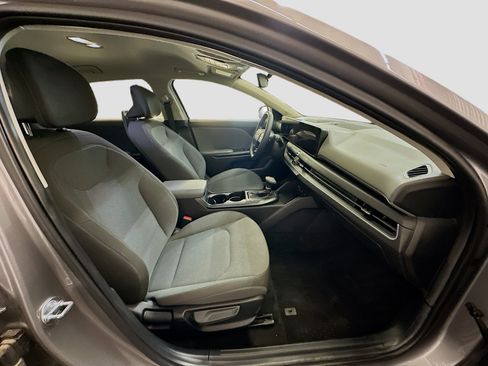 Used 2025 Kia K4 LXS image 32