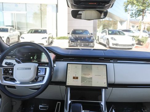 New 2025 Land Rover Range Rover SE image 12