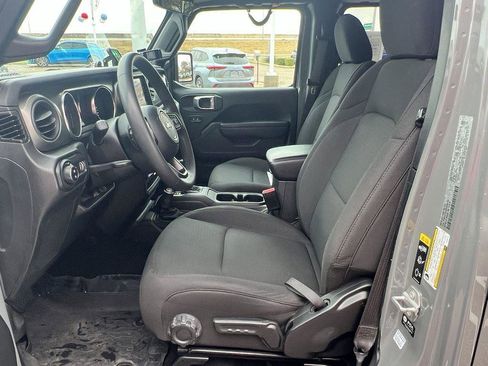 Used 2023 Jeep Gladiator Willys image 15