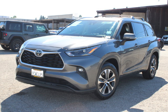 Used 2022 Toyota Highlander XLE FWD image 8