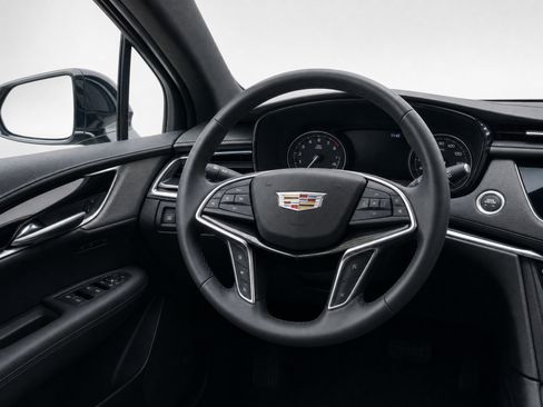 Used 2025 Cadillac XT5 Premium Luxury w/ Technology Package AWD/4WD image 19