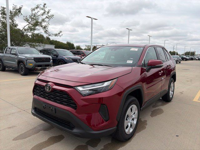 Used 2025 Toyota RAV4 LE AWD/4WD image 3
