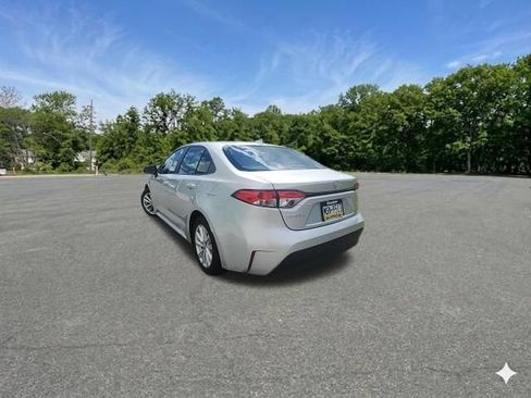 Used 2025 Toyota Corolla LE w/ LE Premium Package FWD image 6