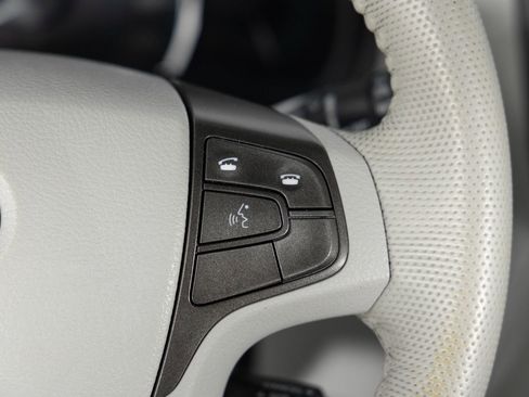 Used 2013 Toyota Sienna XLE image 33