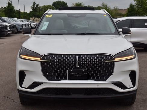 New 2026 Lincoln Aviator AWD image 2