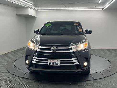 Used 2018 Toyota Highlander Plus FWD image 4