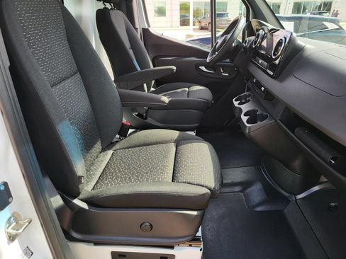 Used 2025 Mercedes-Benz Sprinter 2500 image 12