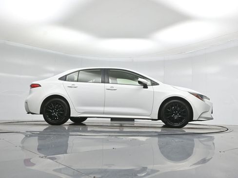Used 2020 Toyota Corolla LE image 45