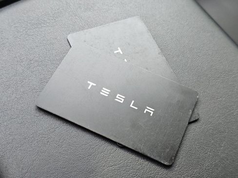 Used 2022 Tesla Model Y Long Range AWD/4WD image 32
