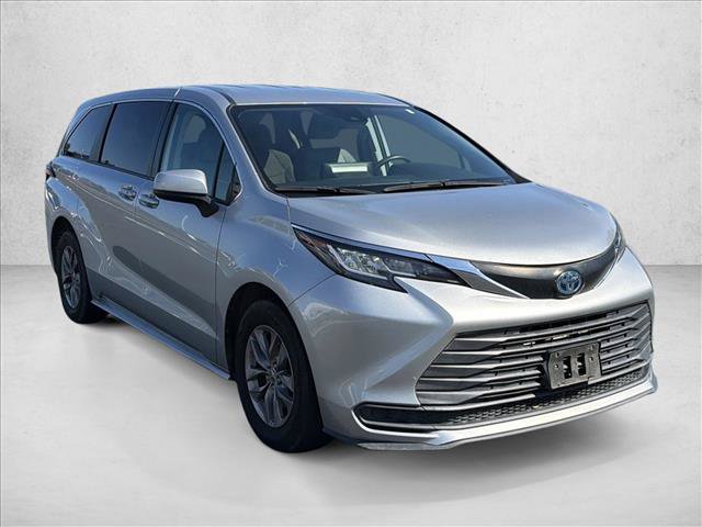 Certified 2022 Toyota Sienna LE FWD image 3