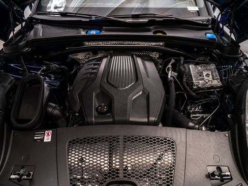 New 2026 Porsche Macan AWD/4WD image 32
