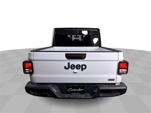Used 2023 Jeep Gladiator Overland image 7