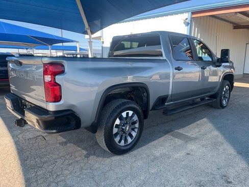 Used 2024 Chevrolet Silverado 2500 Custom w/ Custom Value Package image 4