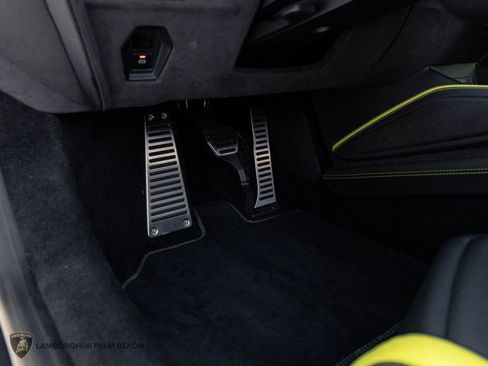 Used 2024 Lamborghini Revuelto image 32