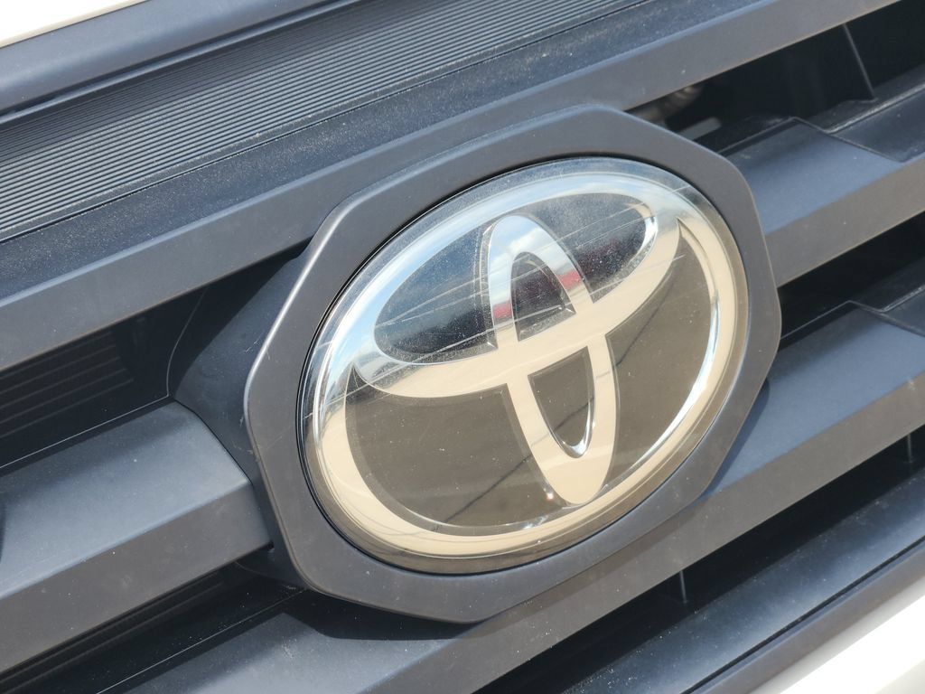 Used 2022 Toyota Tacoma SR RWD image 11