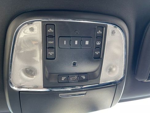 Used 2014 Jeep Grand Cherokee Limited w/ Luxury Group II image 19