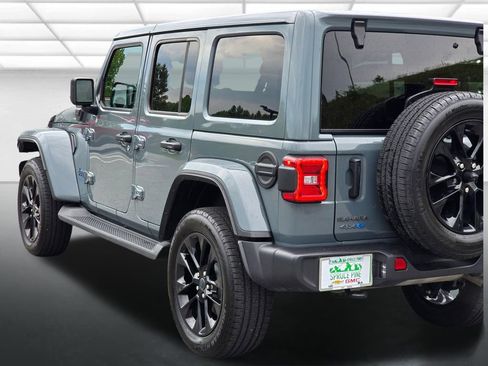 Used 2025 Jeep Wrangler Unlimited Sahara AWD/4WD image 53