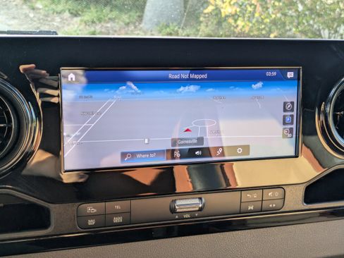 Used 2019 Mercedes-Benz Sprinter 1500 w/ Premium Plus Package image 16