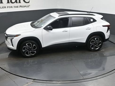 New 2026 Chevrolet Trax RS w/ Sunroof Package FWD image 36