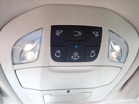 Used 2024 Chrysler Pacifica Touring-L FWD image 26