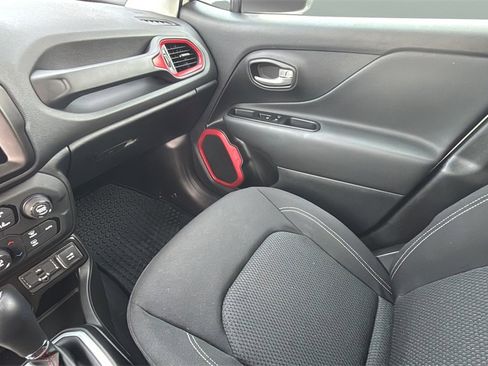 Used 2023 Jeep Renegade Latitude image 19