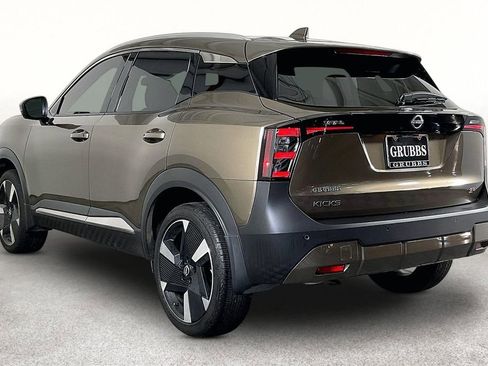 Certified 2025 Nissan Kicks SR FWD image 14