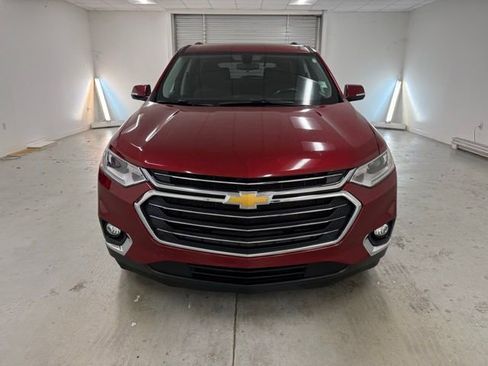 Used 2020 Chevrolet Traverse LT image 2