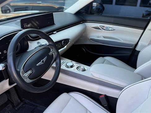 Used 2022 Genesis GV70 2.5T w/ Advanced Package image 10
