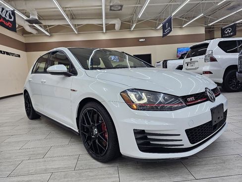 Used 2017 Volkswagen GTI SE image 4