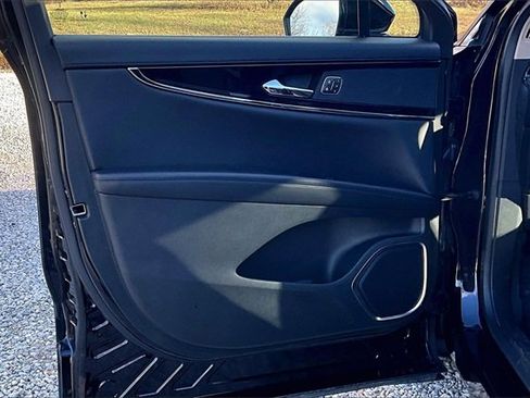 Used 2023 Lincoln Nautilus AWD w/ Premium Package image 23