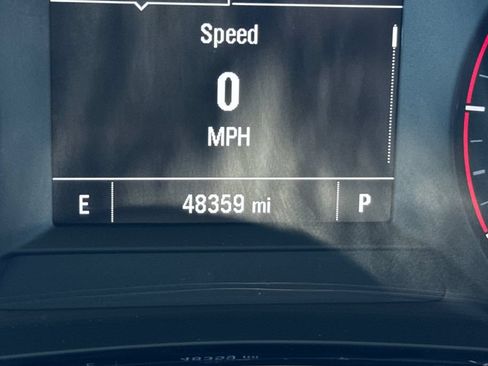 Used 2024 Chevrolet Trax RS FWD image 30