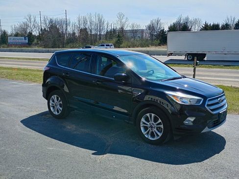 Used 2017 Ford Escape SE image 7