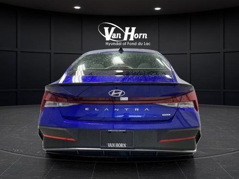 New 2025 Hyundai Elantra SEL image 12