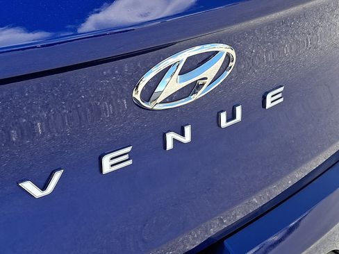 Used 2025 Hyundai Venue SEL FWD image 31
