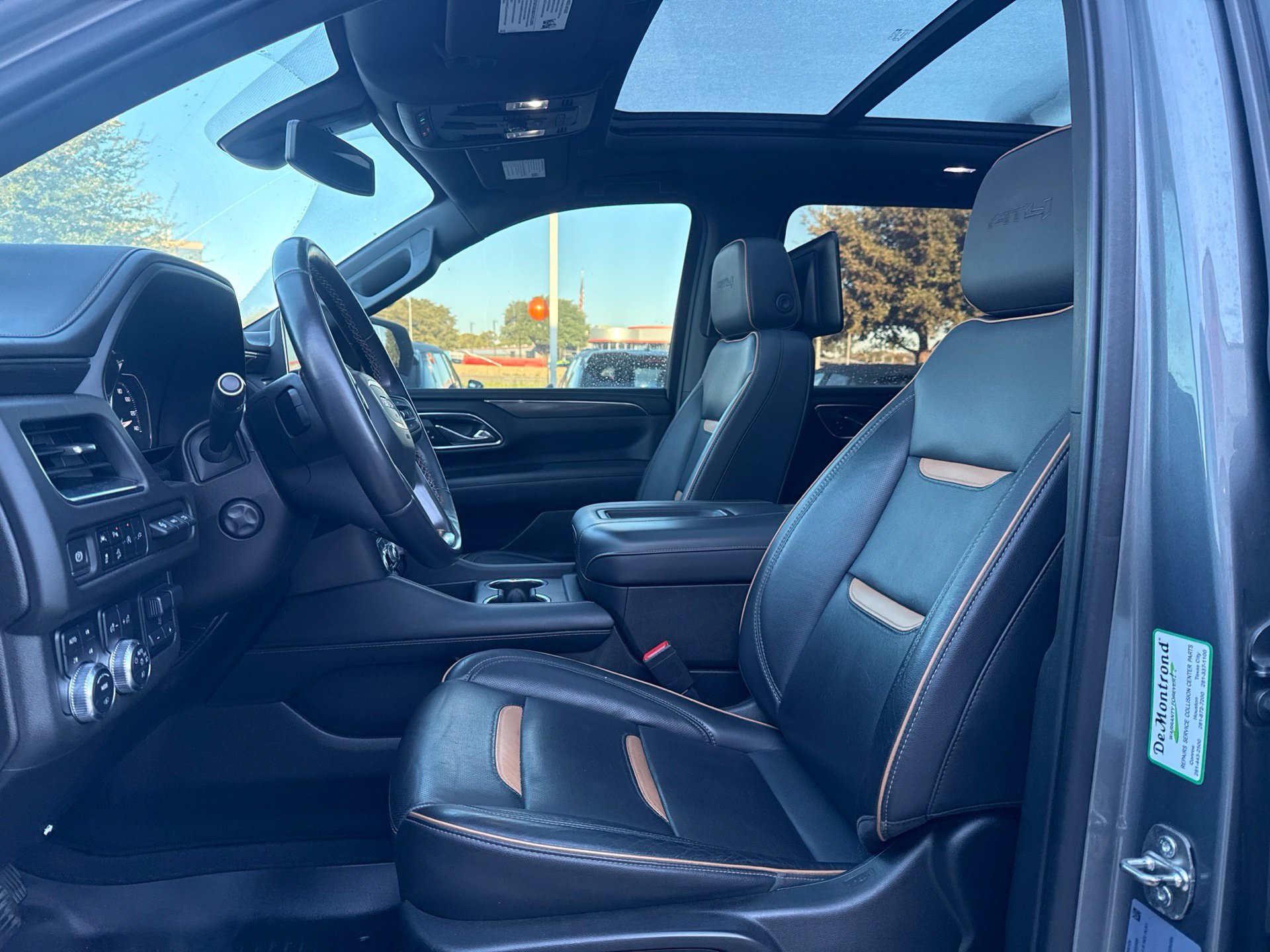 Used 2021 GMC Yukon XL AT4 w/ AT4 Premium Plus Package AWD/4WD image 7
