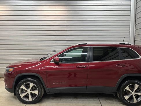 Used 2019 Jeep Cherokee Limited AWD/4WD image 3