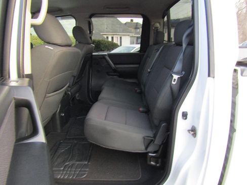 Used 2011 Nissan Titan SV w/ SV Value Truck Pkg image 11