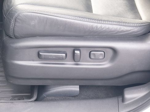 Used 2022 Honda Pilot Touring image 12